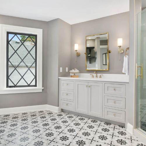 Baño con suelo de azulejos
